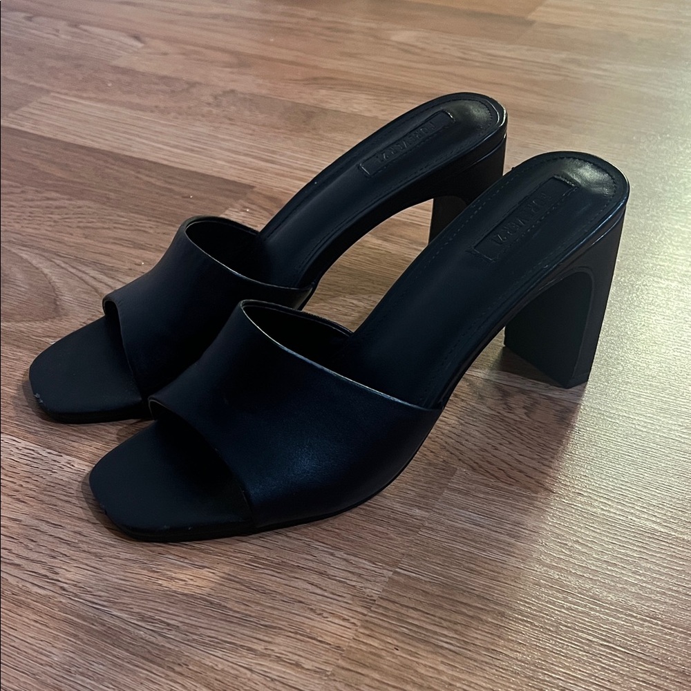 Classic 90’s Black Mules